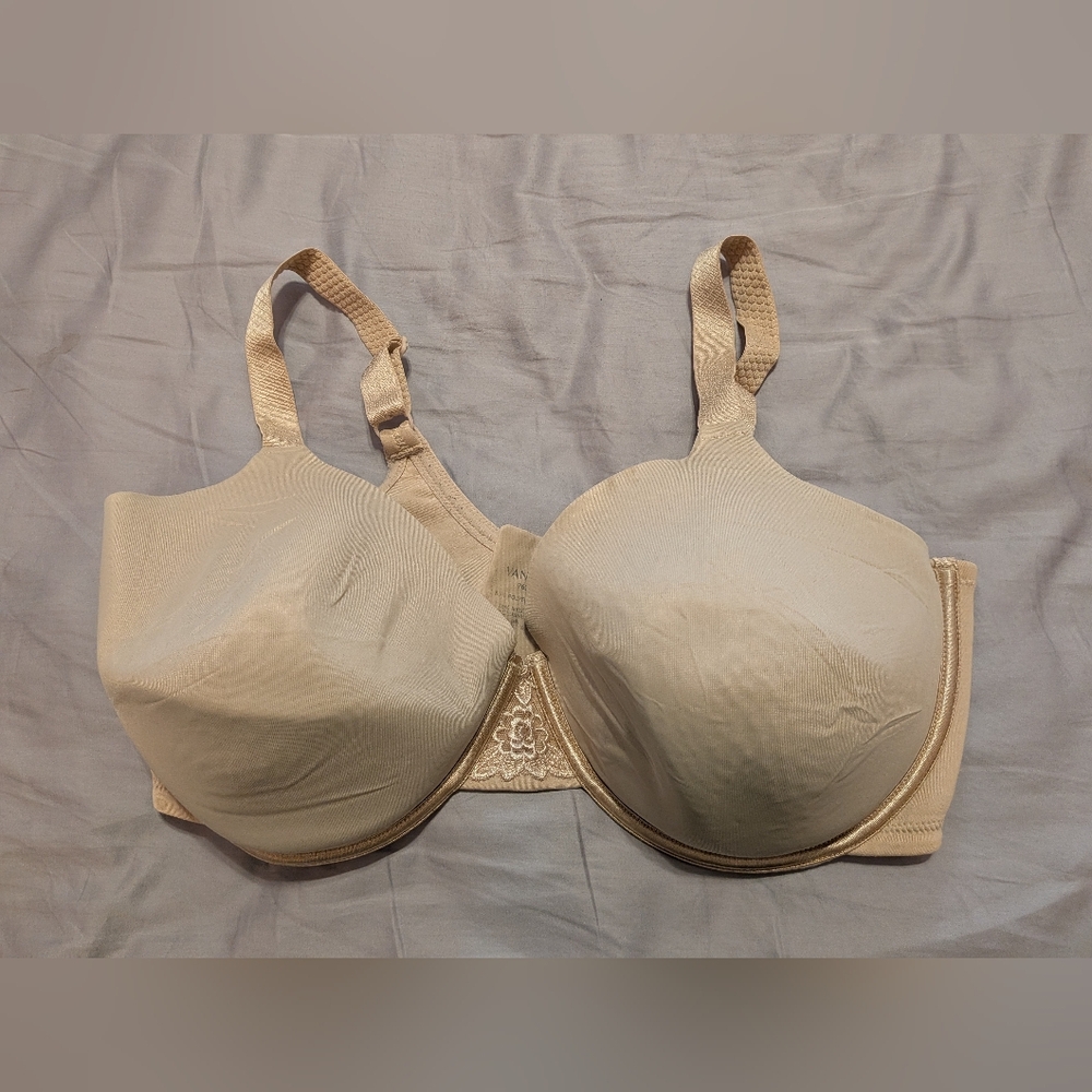 Vanity Fair Cream Bra with Floral Detail